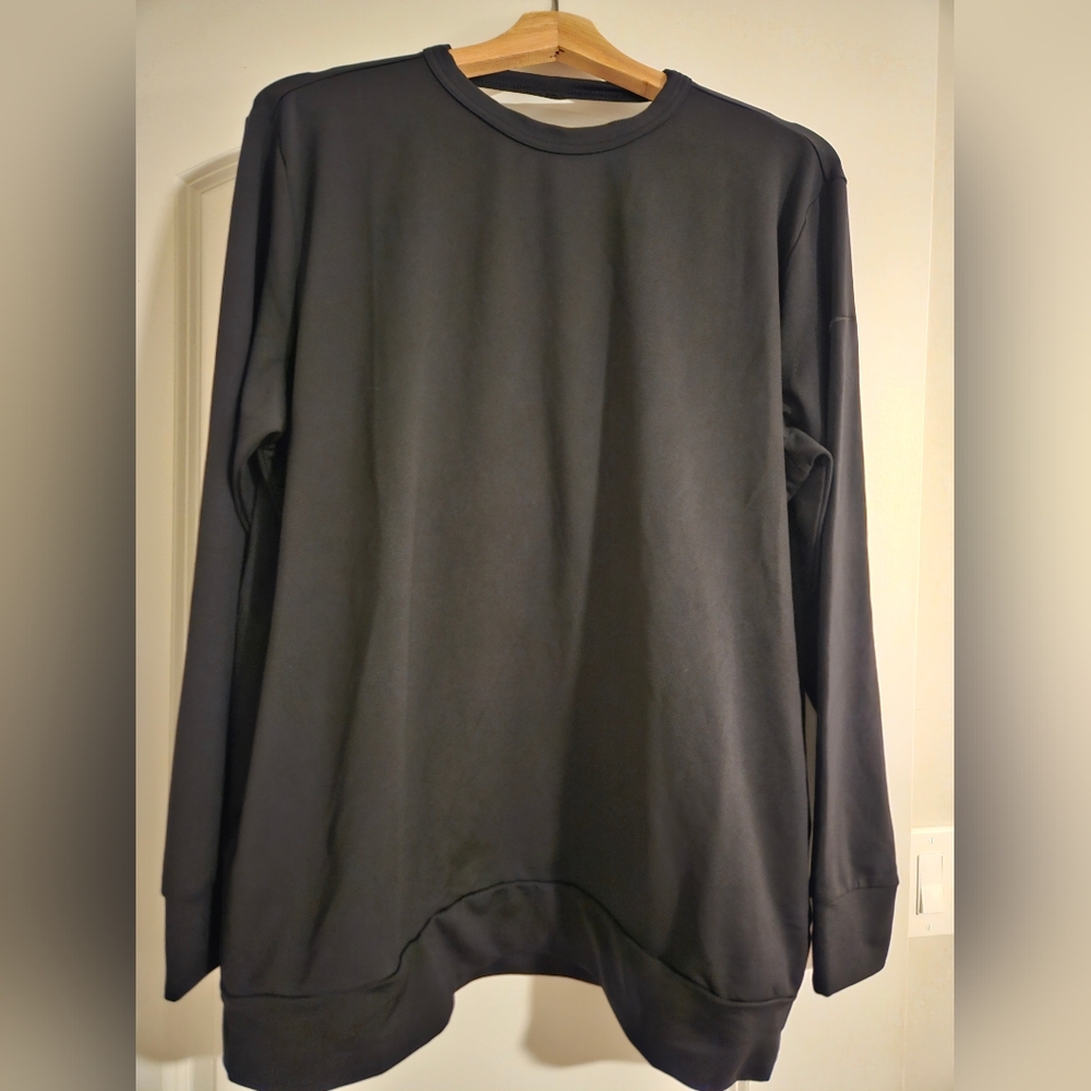 Nike Black Long-Sleeve Crewneck Top - Athletic and Stylish